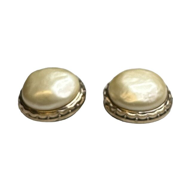Vintage Bergere Clip-on Faux Pearl Goldtone Earrings - Picture 3 of 6